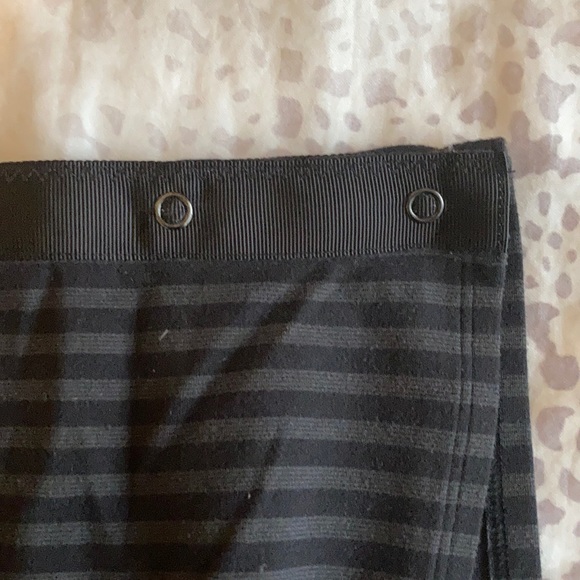 Lululemon reversible infinity scarf. Black & grey. - Picture 4 of 8